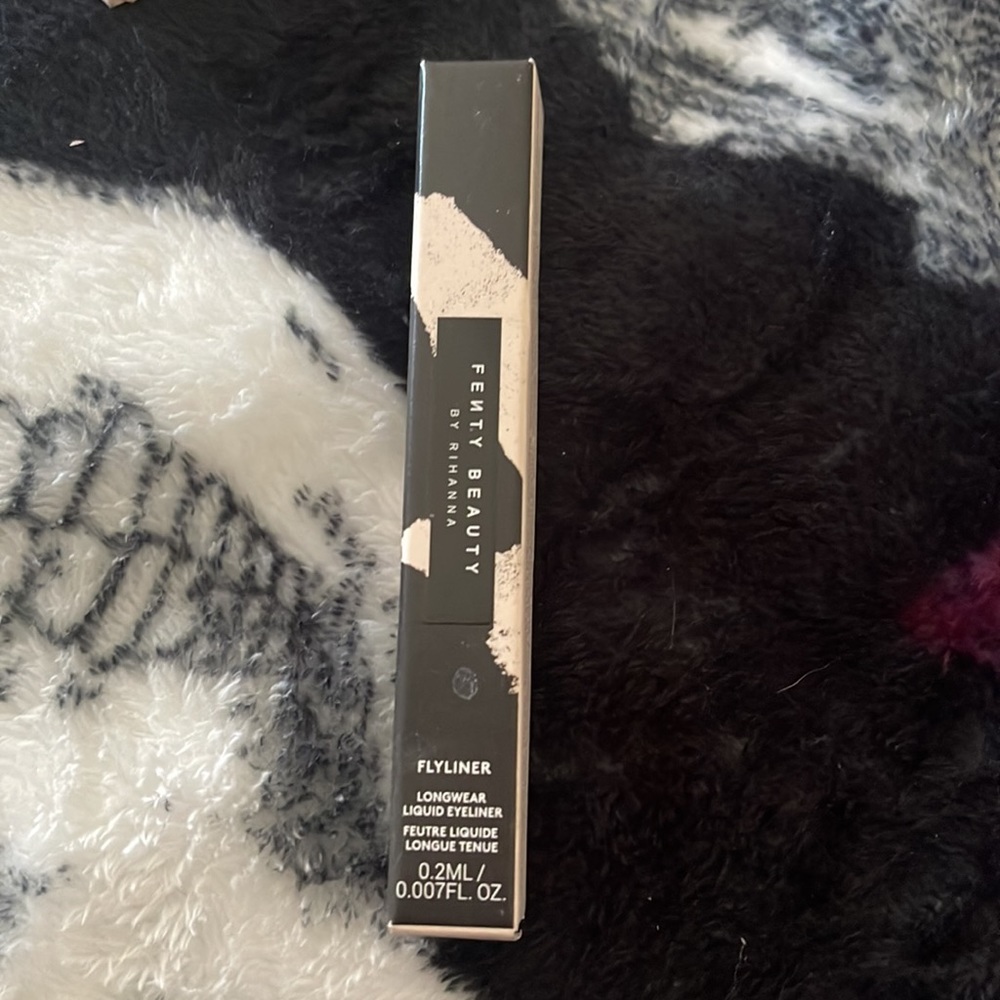 Fenty Beauty Cuz I’m Black Flyliner Longwear Liquid Eyeliner~ Trial Size - Picture 3 of 5